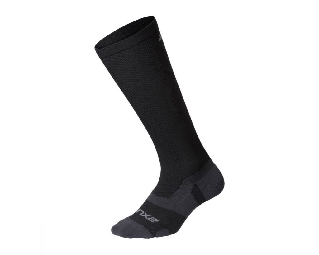 2XU Vectr Cushion compression socks in black and grey