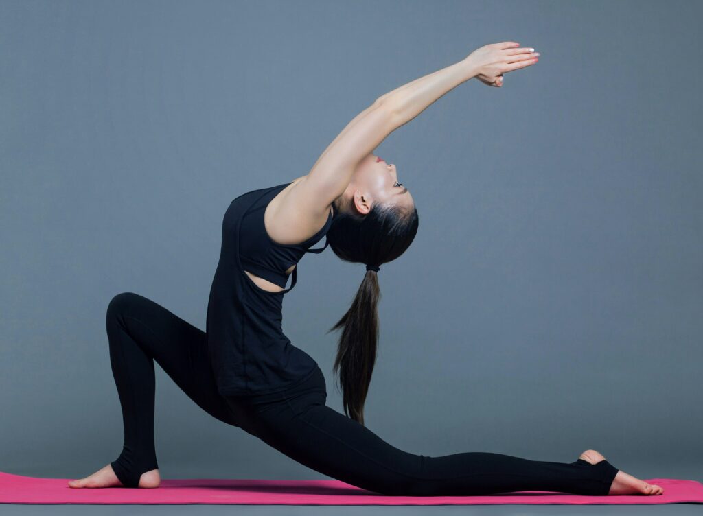 Yoga lunge stretch targeting hip flexors