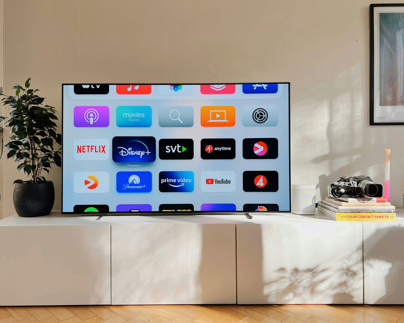 Visual of connected devices streaming content to a smart TV