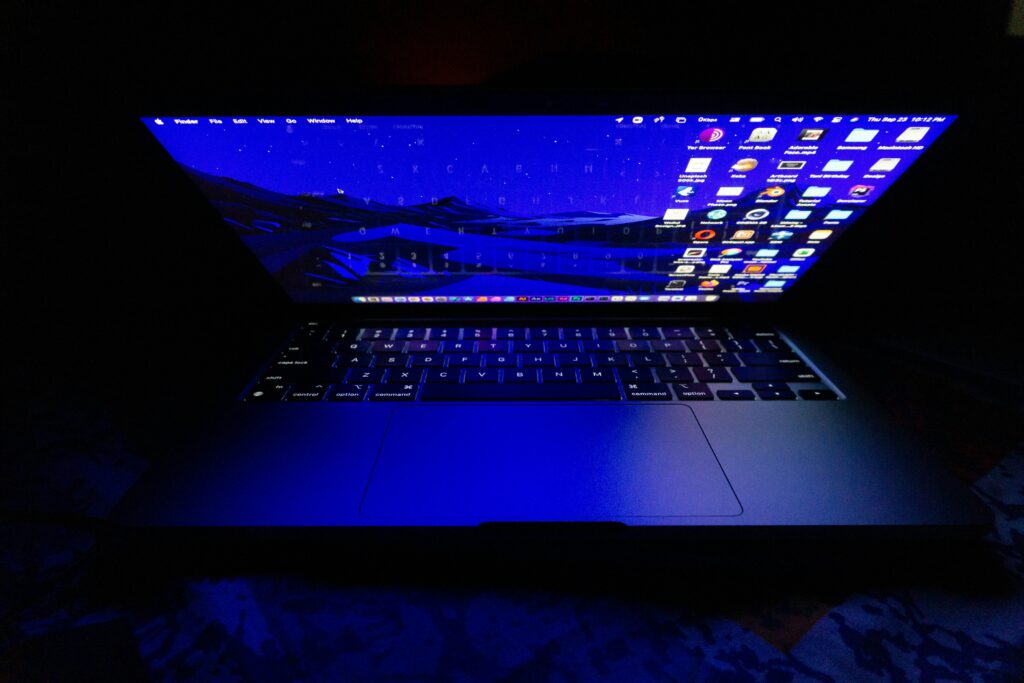 Warning signs of spyware shown as battery drain and high data use Warning signs of spyware shown as battery drain and high data use